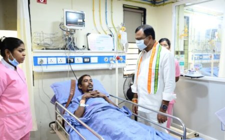 गोदावरी प्लांट हादसा मामला, PCC चीफ दीपक बैज ने की घायलों से मुलाकात,