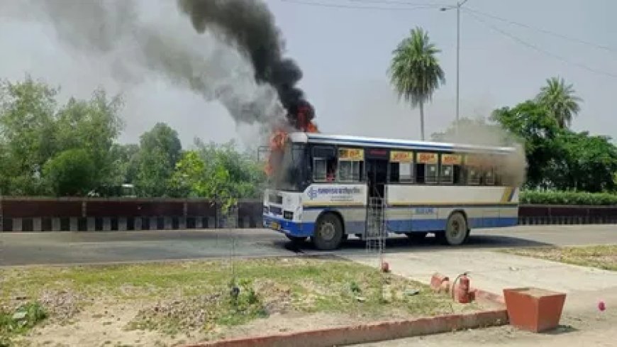 आग की लपटों में घिरी रोडवेज बस, यात्रियों की चीख-पुकार, ड्राइवर की सूझबूझ से टला बड़ा हादसा