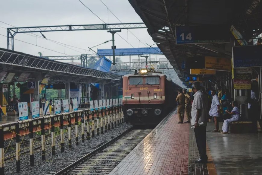 पोरबंदर-शालीमार हापा एक्सप्रेस हादसा: इंजीनियर और मेट निलंबित
