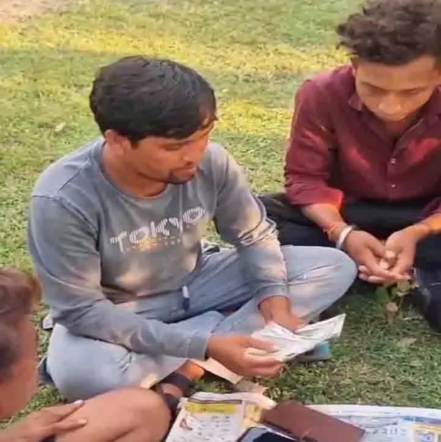 रोहासी सागौन नर्सरी में पुलिस ने जुए के अड्डे पर मारा छापा, कई जुआरी गिरफ्तार...ताश बरामद