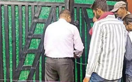 ओयो होटल पर नगर निगम की बड़ी कार्रवाई, आवासीय मकान को सील किया गया