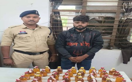अवैध शराब परिवहन करते युवक की गिरफ्तारी, स्कूटी और शराब जब्त