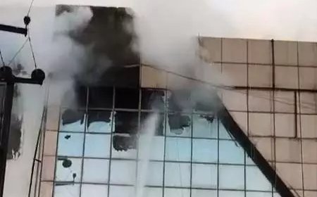 विशाल मेगा मार्ट में भीषण आग, छह दमकल गाड़ियों ने घंटों की मशक्कत के बाद पाया काबू