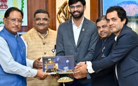 ‘इसरो की उपलब्धियाँ भारतवासी के लिए गर्व का विषय’, इसरो के वैज्ञानिकों ने की सीएम साय से सौजन्य भेंट