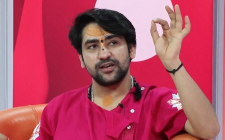 : बाबा बागेश्वर धीरेंद्र शास्त्री बोले – “डिफेंडर में घूमने से नहीं बनेगा हिंदू राष्ट्र”, दिल्ली से वृंदावन तक करेंगे पदयात्रा