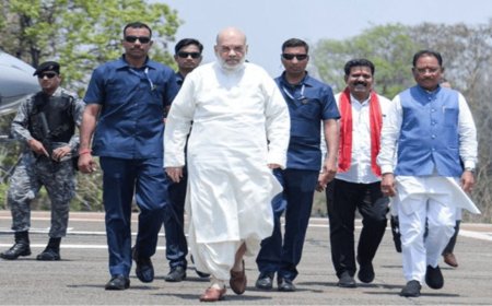 बस्तर में 210 नक्सली हुए सरेंडर, AK-47 छोड़ थामा संविधान