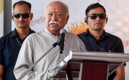 आरएसएस प्रमुख मोहन भागवत बोले – "भारत की प्रगति में कुछ लोग डाल रहे बाधा, हमें विदेशी प्रभाव से मुक्त होना होगा"