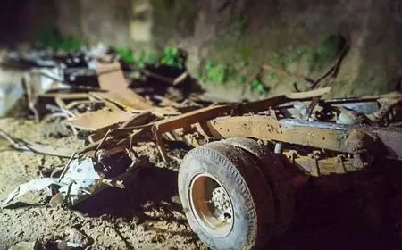 झाबुआ में दर्दनाक हादसा: दीपावली खरीदारी के बाद लौट रहे ग्रामीणों की ट्रैक्टर ट्रॉली खाई में गिरी, तीन की मौत, 22 घायल