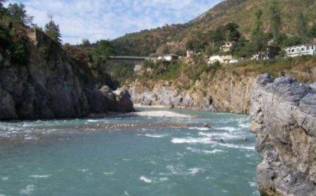 छत्तीसगढ़ का रहस्यमयी तातापानी: जहां धरती से निकलता है उबलता पानी, चावल-आलू तक पक जाते हैं, जानिए क्या है इसका रहस्य?