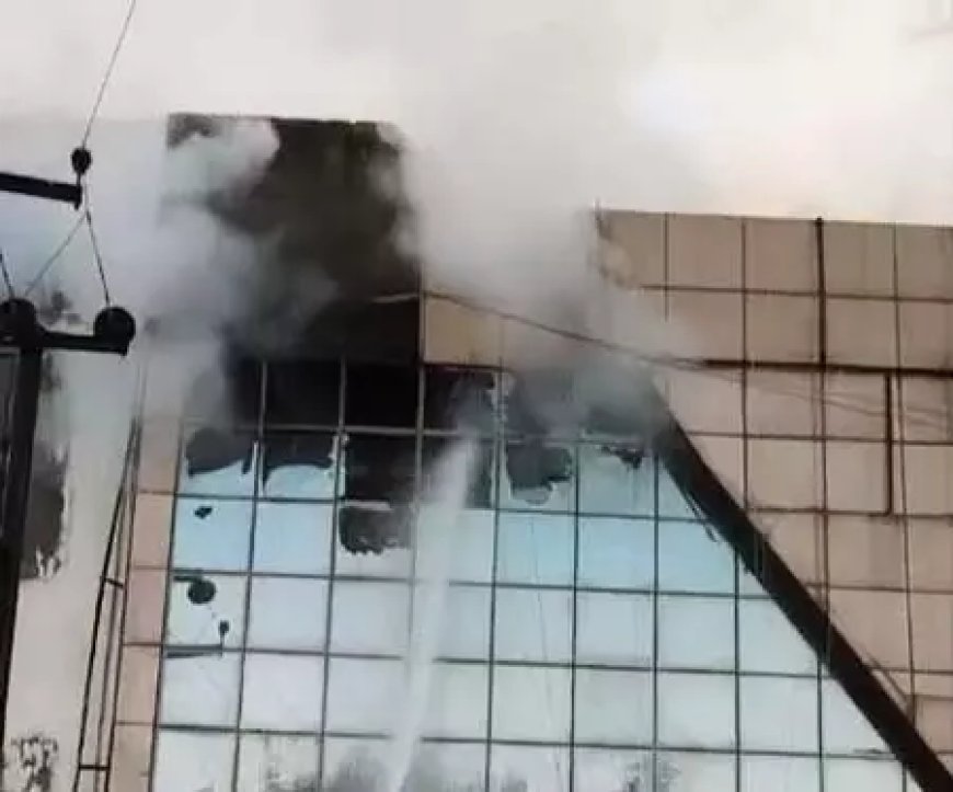 विशाल मेगा मार्ट में भीषण आग, छह दमकल गाड़ियों ने घंटों की मशक्कत के बाद पाया काबू