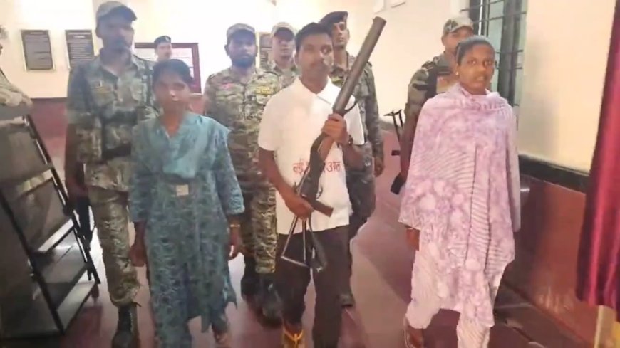बड़ी सफलता: 3 नक्सलियों ने पुलिस के सामने किया आत्मसमर्पण