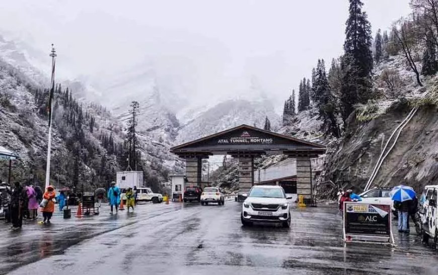 भारत में बर्फबारी और भारी बारिश, दिल्ली में ठंड का असर...कई जिलों में ऑरेंज अलर्ट जारी