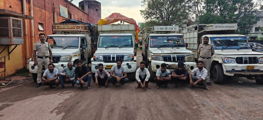 गौ तस्करी पर बड़ी कार्रवाई: 4 पिकअप में मवेशियों को ठूंसकर ले जा रहे थे 9 तस्कर गिरफ्तार