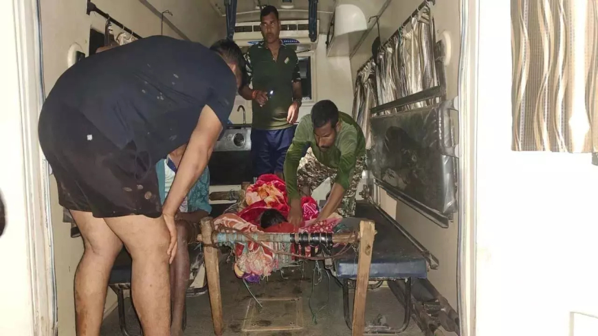 बीजापुर में नक्सली हिंसा की बर्बर तस्वीर: IED विस्फोट में मासूम आदिवासी बालक गंभीर रूप से घायल