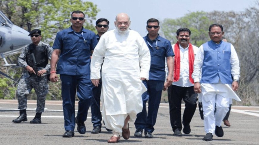 बस्तर में 210 नक्सली हुए सरेंडर, AK-47 छोड़ थामा संविधान