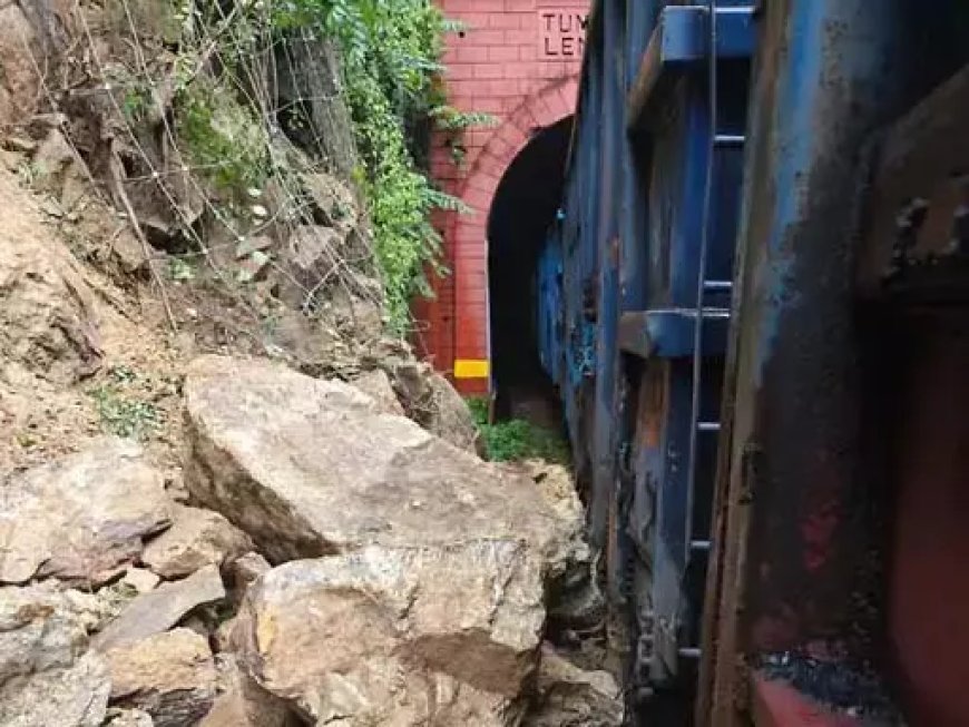 बस्तर में लैंडस्लाइड से रुकी ट्रेनें, किरंदुल-कोत्तावालसा रेल मार्ग बंद