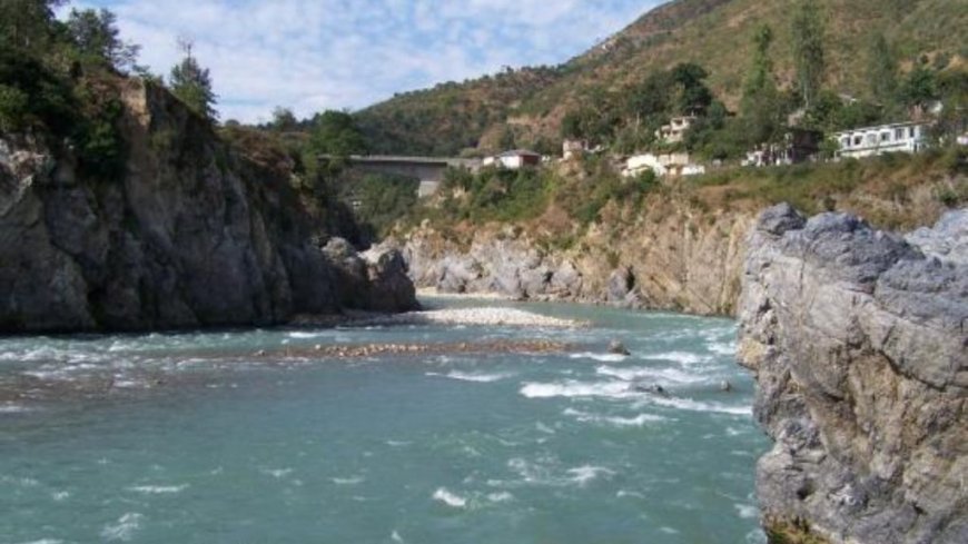 छत्तीसगढ़ का रहस्यमयी तातापानी: जहां धरती से निकलता है उबलता पानी, चावल-आलू तक पक जाते हैं, जानिए क्या है इसका रहस्य?