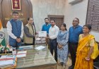 बिलासपुर कलेक्टर संजय अग्रवाल ने बेहतरीन कामों के लिए तीन बीएलओ का किया सम्मान