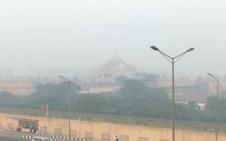 Delhi AQI Update: दिल्ली की हवा में जहर, बवाना में सबसे ज्यादा प्रदूषण, AQI पहुंचा 412