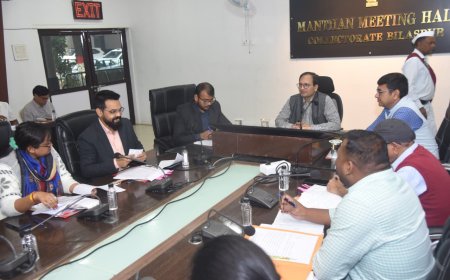 कलेक्टर ने की धान खरीदी एवं गहन पुनरीक्षण अभियान की प्रगति की समीक्षा