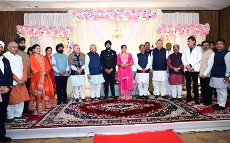 मुख्यमंत्री विष्णुदेव साय और विधानसभा अध्यक्ष डॉ.रमन सिंह बिलासपुर पहुंचे...क्रेडा अध्यक्ष भूपेंद्र सवन्नी की पुत्री के विवाह समारोह में शामिल हुए