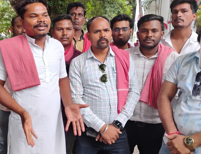 उचित  कार्यवाही कि मांग को लेकर राजनीतिक पार्टी हुए लामबद्ध