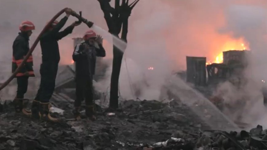 दिल्ली: रिठाला मेट्रो स्टेशन के पास झुग्गियों में भीषण आग, एक की मौत, कई बस्तियां खाक