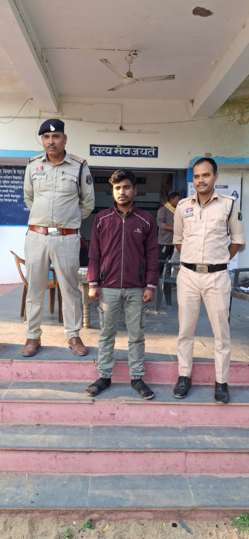 घने जंगल से हत्या के प्रयास के आरोपी शालू अंसारी को बेलगहना पुलिस ने किया गिरफ्तार