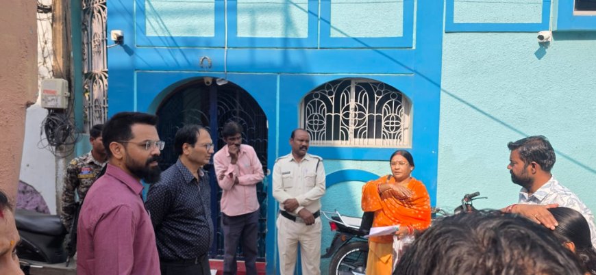 कलेक्टर ने किया विशेष गहन पुनरीक्षण कार्य का अवलोकन