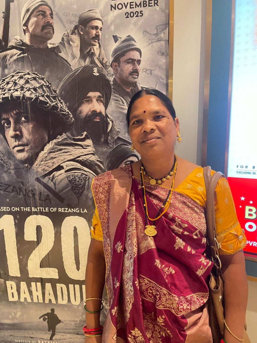 कलेक्टर ने अनोखे अंदाज में किया बीएलओ का सम्मान,मॉल में पसंदीदा फिल्म दिखाने के साथ कराया सपरिवार लंच