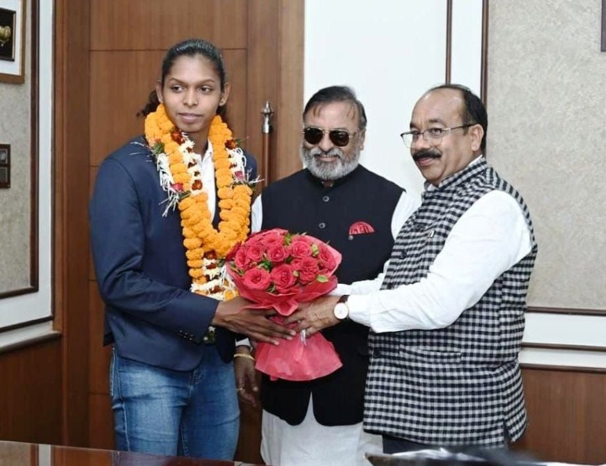 उप मुख्यमंत्री अरुण साव से मिलीं कबड्डी विश्व कप की मोस्ट वेल्युबल प्लेयर संजू देवी