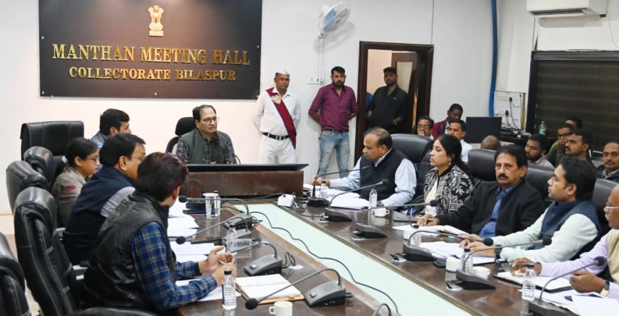कलेक्टर द्वारा संकुल शैक्षिक समन्वयकों की समीक्षा बैठक...जाति, निवास, आमदनी प्रमाण पत्र बनवाने में अपेक्षितगति नहीं होने पर कलेक्टर ने जताई नाराजगी,बीईओ एवं सीएससी को दिया लक्ष्य