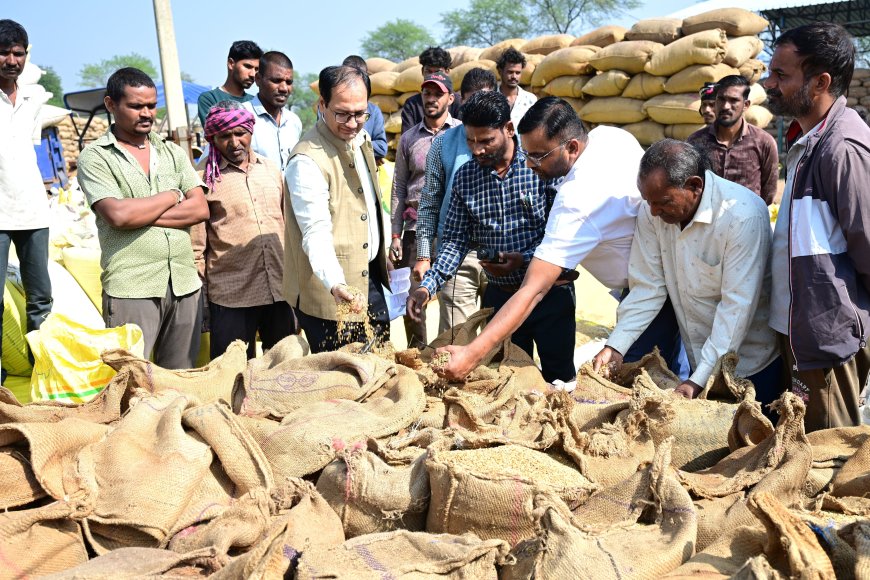 किसानों को धान बेचने में न हो असुविधा : कलेक्टर ने धान खरीदी केंद्रों का निरीक्षण कर व्यवस्थाओं का लिया जायजा
