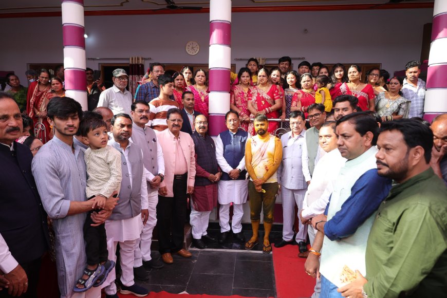 मुख्यमंत्री विष्णुदेव साय वैवाहिक कार्यक्रम में शामिल होकर दी शुभकामनाएं...उप मुख्यमंत्री साव और वित्त मंत्री चौधरी भी हुए शामिल