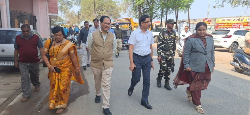 संभागायुक्त और कलेक्टर ने गहन पुनरीक्षण कार्य का लिया जायज़ा...तीन विधानसभा क्षेत्र के आधा दर्जन मतदान केन्द्रों का किया निरीक्षण...बीएलए प्रतिनिधियों को अभियान में सहयोग करने की अपील