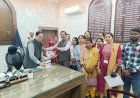 विश्व एड्स दिवस पर विभिन्न जागरूकता कार्यक्रमों का आयोजन...विधायक अमर अग्रवाल एवं कलेक्टर संजय अग्रवाल को बांधा रेड रिबन,‘‘व्यवधानों पर विजय पाए, एड्स की प्रतिक्रिया में सकरात्मक बदलाव लाए’’ थीम पर हुए आयोजन