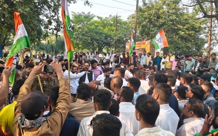 एफआईआर के विरोध में सिविल लाइन थाने का कांग्रेसियों ने किया घेराव...जमकर नारेबाज़ी