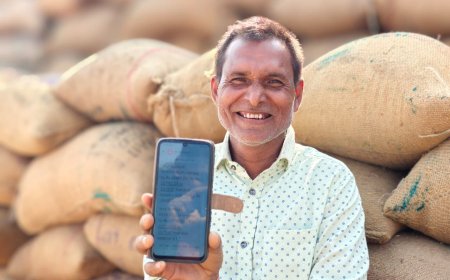 समर्थन मूल्य पर किसान सुरेश ने बेचा धान, त्वरित भुगतान होने पर खिला चेहरा...किसान सुरेश ने धान खरीदी केंद्र में की गई बेहतर व्यवस्था और त्वरित भुगतान के लिए मुख्यमंत्री का जताया आभार