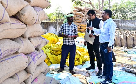 कोषालय अधिकारी ने किया धान खरीदी केन्द्र का निरीक्षण