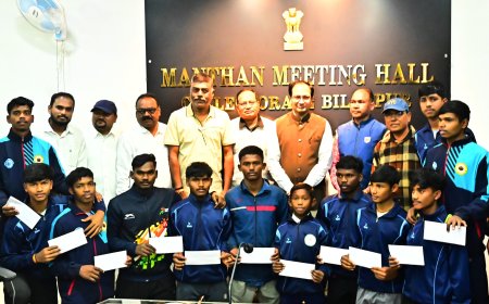 कलेक्टर ने राष्ट्रीय स्तर पर चयनित खिलाड़ियों का किया सम्मान
