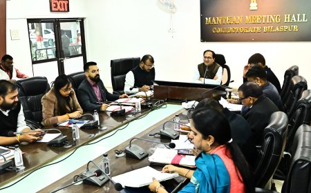 कलेक्टर ने टीएल बैठक में की योजनाओं की समीक्षा...शासकीय कार्यालयों में 1 जनवरी से बायोमेट्रिक अटेन्डेन्स