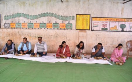 कौन बनेगा करोड़पति में अपनी प्रतिभा प्रदर्शित के चुकी खनिज अधिकारी की अनूठी पहल: स्कूली बच्चों के साथ जिले के आला अधिकारियों ने किया 'न्योता भोज'