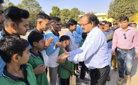 मंदिर चौक पोस्ट मैट्रिक बालक छात्रावास में क्रिकेट प्रतियोगिता का शुभारंभ