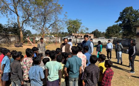 कलेक्टर एवं जिला पंचायत सीईओ ने बैगा आदिवासी बहुल ग्रामों का किया दौरा...पीएम जनमन आवास, छात्रावास और पेयजल सुविधाओं का लिया जायज़ा...बैगा बच्चों का भविष्य संवारने किया मार्गदर्शन