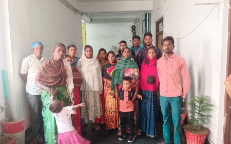 झारखंड में बंधक बनाए गए श्रमिक सकुशल बिलासपुर लौटे...जनदर्शन में शिकायत के बाद कलेक्टर की त्वरित कार्रवाई...श्रम विभाग ने समन्वय कर सभी श्रमिकों को सुरक्षित  पहुँचाया घर