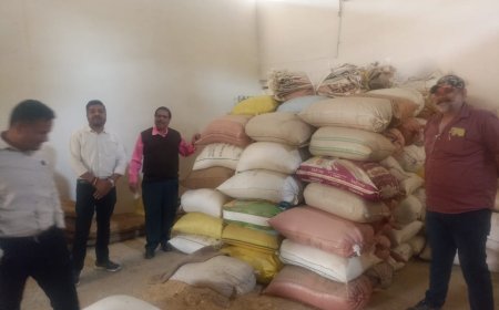 दो संस्थानों से लगभग तीन लाख रूपए का अवैध धान जब्त