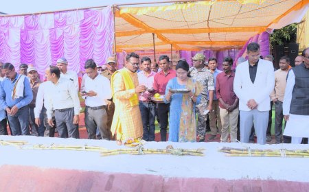 कलेक्टर मिश्रा ने मां दंतेश्वरी की विधिवत पूजा-अर्चना कर करकाभाट शक्कर कारखाना में गन्ना खरीदी कार्य का किया शुभारंभ...गन्ना बिक्री करने पहुँचे कृषकों का फूलमाला पहनाकर एवं पौधा भेंटकर किया गया सम्मान