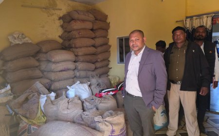 अवैध रूप से भंडारित धान के विरुद्ध बड़ी कार्रवाई...ग्राम बकसाही में 95.20 क्विंटल धान जब्त