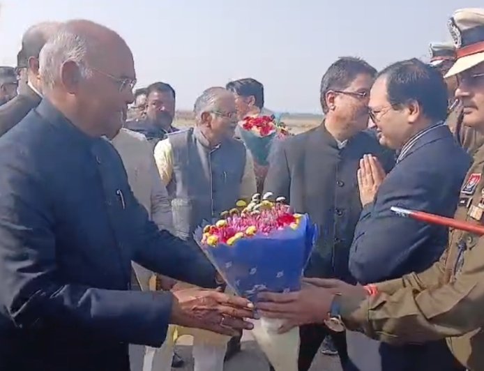 पूर्व राष्ट्रपति रामनाथ कोविंद,राज्यपाल रमेन डेका और मुख्यमंत्री विष्णुदेव साय पहुंचे बिलासपुर...शामिल होंगे अटल बिहारी वाजपेई विश्व विद्यालय के दीक्षांत समारोह में