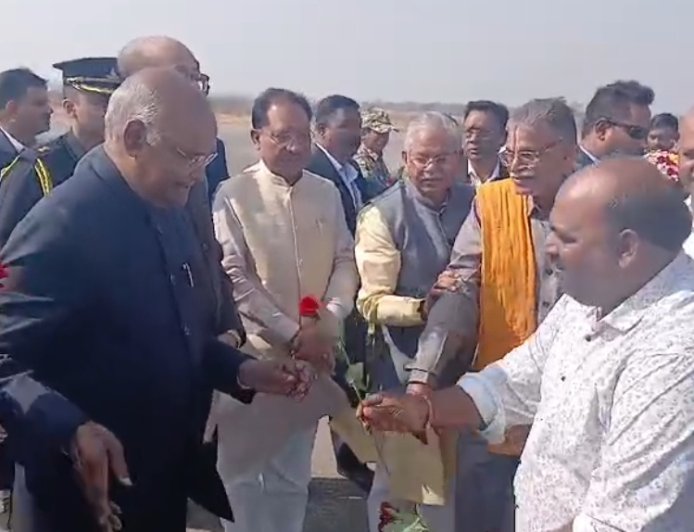 पूर्व राष्ट्रपति रामनाथ कोविंद,राज्यपाल रमेन डेका और मुख्यमंत्री विष्णुदेव साय पहुंचे बिलासपुर...शामिल होंगे अटल बिहारी वाजपेई विश्व विद्यालय के दीक्षांत समारोह में